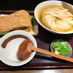 純愛うどん なでしこ - 超肉厚きつねひやかけジャンボ900円（税込）