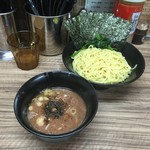 武道家 龍 - つけ麺￥800（ ’16.09）