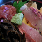 たまさか - 海鮮ばらちらし；アップ