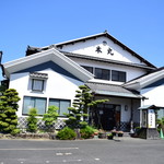 掛川いも汁処　とろろ本丸 - ～いも汁処 とろろ本丸～
      外観、駐車場も広いです