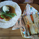 カフェ・ド・ドルチェ - セレクトランチ・サンドイッチとハンバーグ