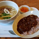 風遊斎 - 黒米カレーと沖縄すばのセットです。