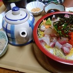 Hamasaki Sengyo Hamankura - 海鮮ひつまぶし。そのまま食べたり、お出汁をかけていただきます。