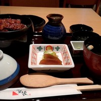 ひつまぶし名古屋備長 マロニエゲート銀座1店 - ふたを開けると