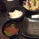 とんかつ マンジェ - 定食のご飯と赤出汁