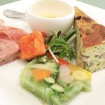 レスアルカーナ - 本日のプレートランチ 1260円 の前菜盛り合わせ