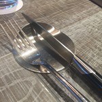 Johnnie's Brasserie - ナイフ＆フォークもおしゃれ