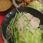 ばくだん屋 - つけ麺 800円 しょうゆベースで味は普通