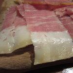 ラ・ブーシェリー・デュ・ブッパ - シャルキュトリーの一　１４ヶ月熟成の幻霜豚の生ハムＵＰ