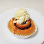 インダストリー - シナモンロール。300円＋税