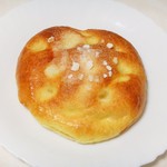 インダストリー - 塩パンブリオッシュ。220円＋税