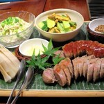 蓮香 - 特色線絲、拌黄瓜、沙拉緑筍、手工香腸