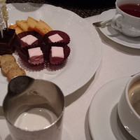 ペルゴーラ - プティフールと、コーヒー紅茶