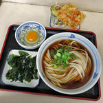 長生うどん -  ころうどん  ｗｉｔｈ生卵、ワカメ、かき揚げ天