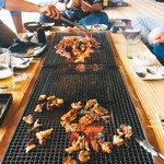 ろばたやき山ろく - 8人分も焼くと壮観です(^^)