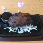 ステーキガスト - パッと見ショボいのよ。あ、ウラにフライド芋が隠れていますが。