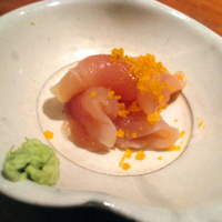 焼鳥 市松 - 胸肉のお造り、卵黄のからすみかけ