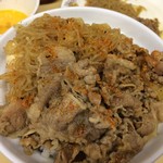 牛丼専門サンボ - お皿（みそ汁･玉子）om theライス