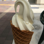 道の駅 クロスロードみつぎ - 生乳ソフトクリーム  300円