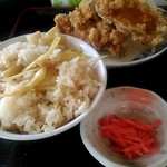 お食事処 宅味 - タケノコご飯。