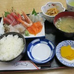 めしや 頂 - お刺身定食（￥1.100）