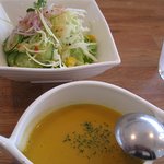 コタロウ - セットのスープとサラダ