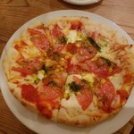 洋風田舎食堂 ナージュ - トマトとモッツァレラのピザ