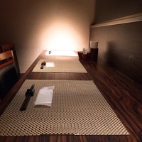 旬菜ステーキ処 らいむらいと - ライムライトが肉を照らす演出か