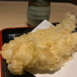 味奈登庵 - 本日のポンイツ。 
      穴子天ぷら＋いか天ぷら、手ごろなお値段ながら十分な大きさ、サクサクとした食感も好印象。