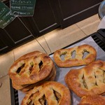 ル・プチメック東京 - 　ボコボコ入ったオリーヴが美味しそう