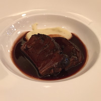 オー・プロヴァンソー - 【メイン】肉料理
                牛タンの赤ワイン煮込み マッシュポテト添え。