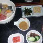 まかない屋 - 海鮮丼（1200円　6/3現在）