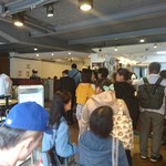 慶城海南雞飯 - 湖の大行列が続いています