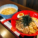 Tonkotsuramenippommichi - とんこつつけ麺！魚介ベースの濃厚つけ麺です！