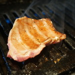 生ホルモン処 おさむちゃん。 - 牛タン焼きあがり