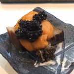 寿司栄 - 鮑と馬糞雲丹