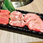 焼肉 桜咲 - タン塩3点盛り…1000円