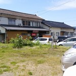 田代食堂 - お店の前の車が目印になりそう