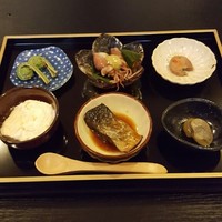 鮨駒 - つまみの盛り合わせ