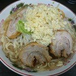 ラーメン二郎 - 小豚、野菜ものすごく少なく、ニンニク