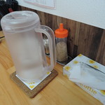 盛多や - 箸は洗い箸、ティッシュ常備、 　お冷や二杯目からセルフ、店内禁煙。