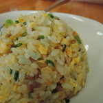 肉とネギの香りに、焼けた脂の香り、引き締める塩。 　シンプルな味付けで、仕上り丁寧＆上質。