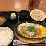 めしや宮本むなし - カツ玉子とじ定食 ¥760- 全景