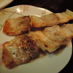 俺の串　さぶちゃん - バラも砂ズリ同様に、玉ねぎとの相性が良い肉の一つ。