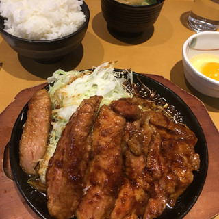 こんにちは、からあげくーちゃんです🐔 本日は匠ヶ丘にて販売し
