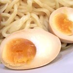 東京スタイルみそらーめん ど・みそ  - 特製みそつけ麺 980円 の味玉