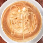 まちのパーラー - サルシッチャセット 1300円 のキャラメルカプチーノ