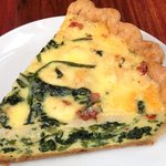 まちのパーラー - ほうれん草とリコッタチーズのキッシュ　500円