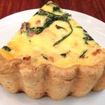 まちのパーラー - ほうれん草とリコッタチーズのキッシュ　500円