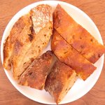 まちのパーラー - サルシッチャセット 1340円 のパン3種盛り合わせ